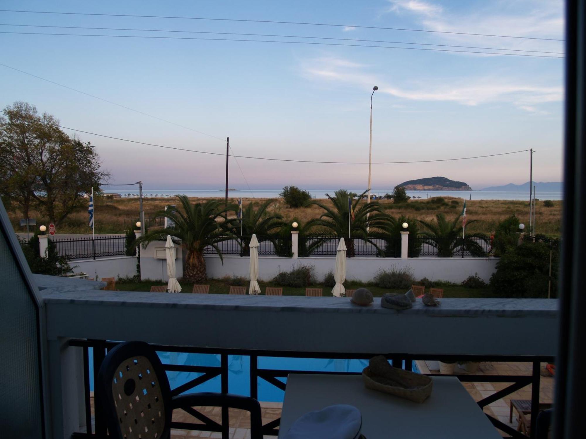 Kavala Beach Hotel Apartments Nea Iraklitsa Екстер'єр фото
